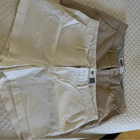 Two Pair of Old Navy Shorts Size 8 White and Khaki - Picture 1 of 5